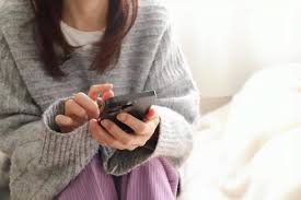 元カノがSNSを見てほしいと思う心理とは？